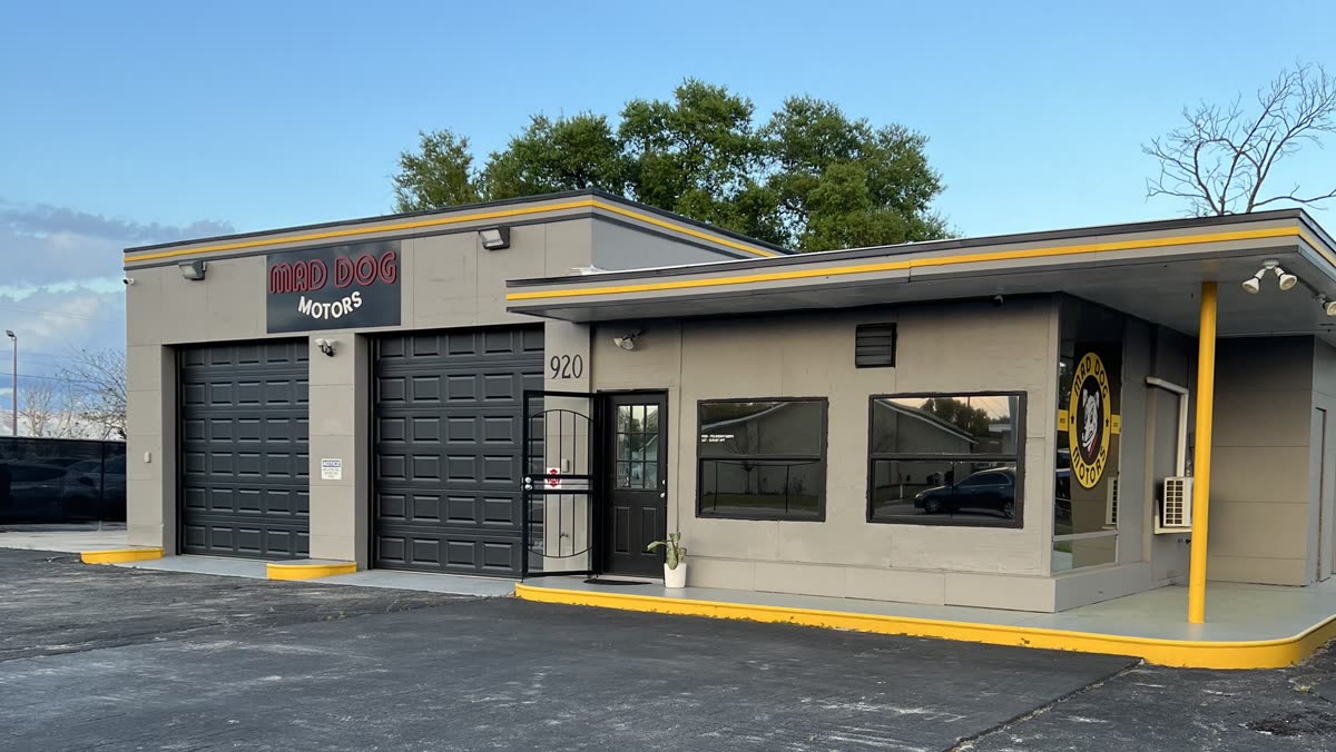 The Maddog Motors shop at 920 South Combee Road in Lakeland: two bay doors, the office and the yellow trim